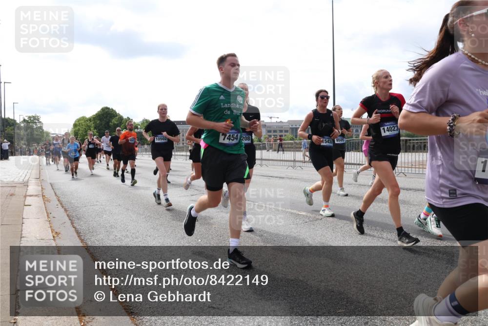 29.06.2025 - hella hamburg halbmarathon Lena Gebhardt http://msf.ph/oto/8422149 29.06.2025 10:18:41 Lombardsbrücke 10502, 7454, 208, 1543, 9505, 14023, 1, 1234, 1349, 1521, 1820, 2087, 2335, 2703, 2781, 2821, 3026, 3202, 3321, 3482, 3529, 3591, 3592, 3631, 4123, 4383, 4710, 4718, 4738, 4802, 4845, 5049, 5264, 5266, 5834, 5909, 5910, 6332, 6413, 6533, 7051, 7121, 7160, 7214, 7252, 7454, 8341, 8665, 8780, 9222, 9270, 9272, 9276, 9505, 9549, 9586, 9658, 9748, 9834, 10037, 10172, 10467, 10502, 10659, 10687, 10816, 12498, 12541, 12548, 12552, 12703, 13341 meine-sportfotos.de