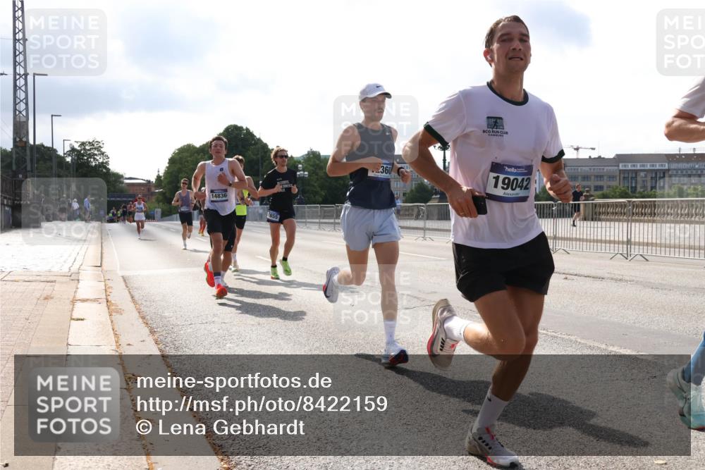 29.06.2025 - hella hamburg halbmarathon Lena Gebhardt http://msf.ph/oto/8422159 29.06.2025 09:42:37 Lombardsbrücke 14836, 1855, 360, 19042, 2618, 5612, 7331, 7855, 9269, 10468, 11078, 11228, 12360, 13872, 13913, 14113, 14753, 14836, 15253, 16615, 17614, 18569, 18740, 19041, 19042, 19050, 19076, 19078 meine-sportfotos.de
