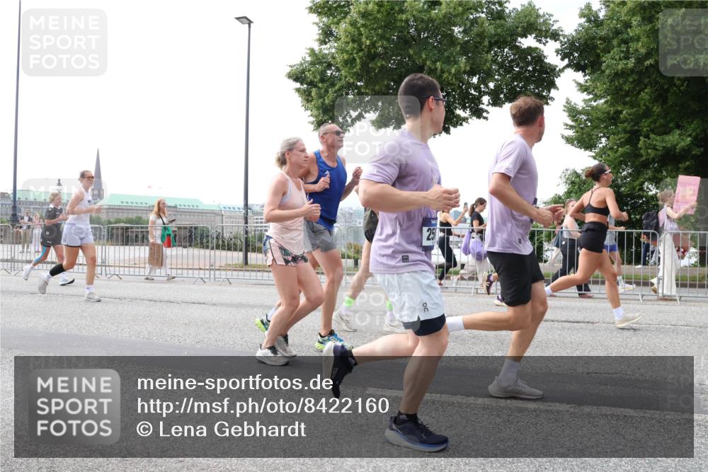 29.06.2025 - hella hamburg halbmarathon Lena Gebhardt http://msf.ph/oto/8422160 29.06.2025 10:42:59 Lombardsbrücke 25, 1149, 1467, 1656, 1788, 1964, 1994, 2103, 2158, 2267, 2361, 2401, 2450, 2509, 2538, 2580, 2940, 2941, 2971, 3074, 3283, 3378, 3518, 3638, 3764, 3874, 4092, 4105, 4177, 4302, 4334, 4385, 4680, 4778, 5067, 5268, 5417, 5610, 5755, 5967, 6120, 6764, 7043, 7461, 7513, 7872, 8161, 8184, 8435, 8529, 8795, 8991, 9072, 9304, 9378, 9644, 9976, 10008, 10180, 10454, 10697, 11142, 11710, 12151, 12441, 13049, 13241 meine-sportfotos.de