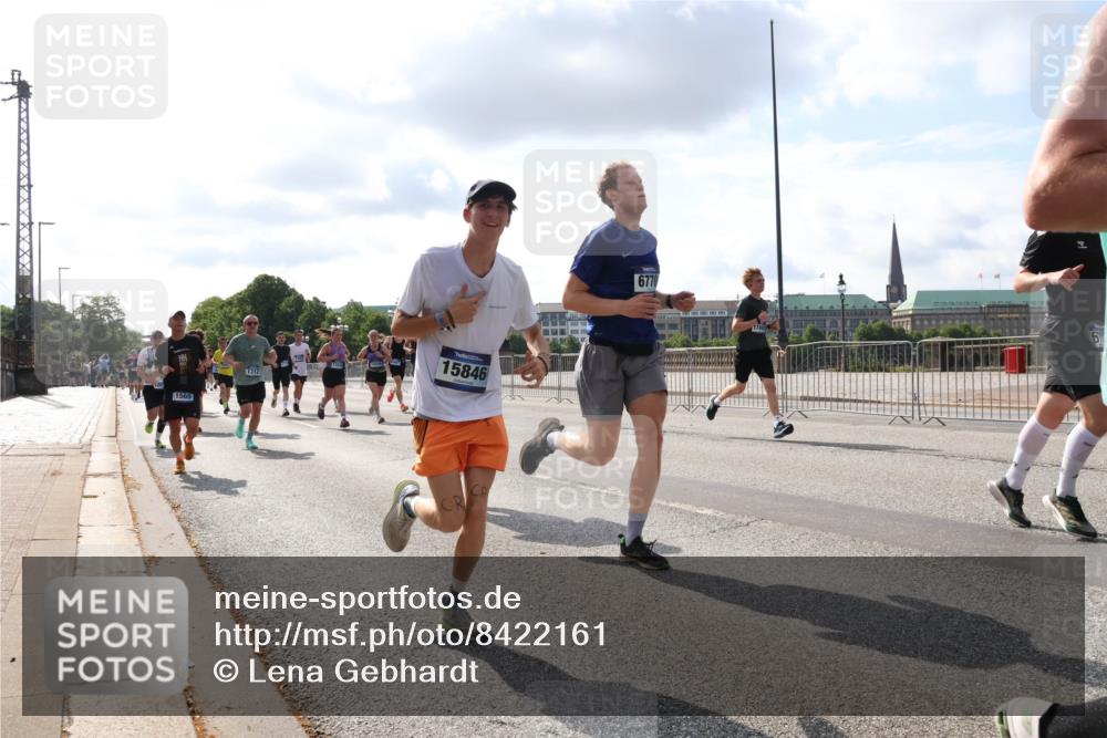 29.06.2025 - hella hamburg halbmarathon Lena Gebhardt http://msf.ph/oto/8422161 29.06.2025 09:51:55 Lombardsbrücke 15846, 1057, 1312, 1353, 1520, 1569, 1570, 1604, 1763, 1903, 1920, 2653, 2880, 2972, 3437, 3697, 4297, 4634, 4759, 4843, 4865, 4991, 4999, 5014, 5047, 5129, 5231, 5336, 5375, 5410, 5690, 5987, 6373, 6490, 6700, 6705, 6711, 6770, 7092, 7105, 7185, 7363, 7710, 8074, 8346, 8359, 8564, 8871, 8900, 9114, 9358, 9364, 9547, 9659, 10319, 10375, 10480, 10669, 10691, 10934, 10978, 11021, 11417, 11714, 11821, 11959, 12438, 12623, 12711 meine-sportfotos.de