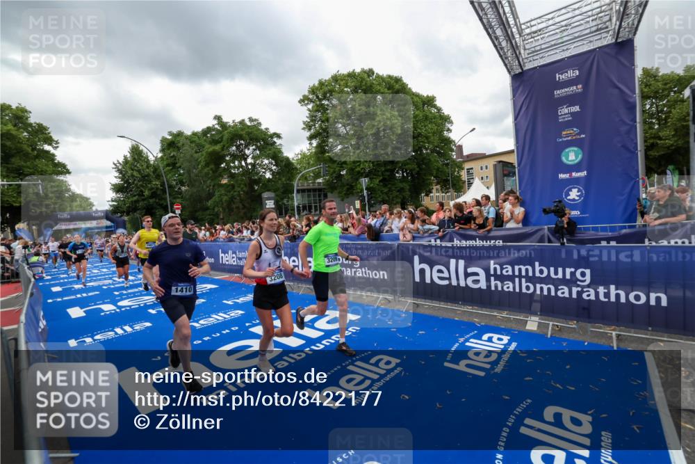 29.06.2025 - hella hamburg halbmarathon Zöllner http://msf.ph/oto/8422177 29.06.2025 10:54:13 Ziel 1410, 3208, 3209, 3898, 5638, 6294, 6443, 6581, 8390, 9791, 12213, 13397, 13794, 15169, 15524, 16780, 16871 meine-sportfotos.de