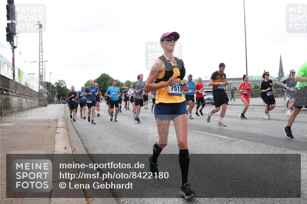 29.06.2025 - hella hamburg halbmarathon Lena Gebhardt http://msf.ph/oto/8422180 29.06.2025 10:52:46 Lombardsbrücke 1826, 2362, 9103, 7511, 18645, 18751, 14897, 10600, 10600, 1705, 3333, 1369, 1826, 2146, 2291, 2362, 2420, 2528, 2701, 2983, 2988, 3140, 3227, 3645, 3787, 4591, 4729, 4815, 5360, 6135, 6521, 6671, 7032, 7511, 7681, 7735, 7737, 7812, 8641, 9068, 9070, 9103, 9545, 9731, 10055, 10080, 10296, 10392, 10417, 10568, 10600, 10634, 10879, 10884, 10928, 10981, 11084, 11297, 11520, 11524, 11736, 11919, 12127, 12128, 12546, 12558, 12994, 14009, 14765, 14807, 14977, 14979 meine-sportfotos.de