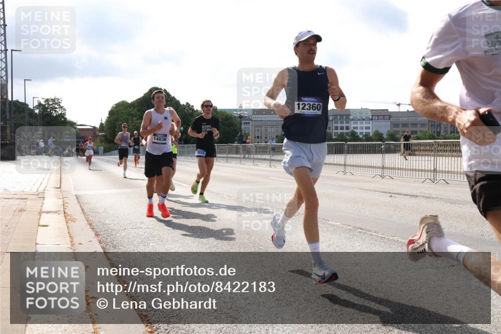 29.06.2025 - hella hamburg halbmarathon Lena Gebhardt http://msf.ph/oto/8422183 29.06.2025 09:42:38 Lombardsbrücke 14836, 1855, 12360, 2618, 5612, 7331, 7855, 9269, 10468, 11078, 11228, 12360, 13346, 13872, 13913, 14113, 14753, 14836, 15253, 16615, 17614, 18569, 18740, 19041, 19042, 19050, 19076, 19078 meine-sportfotos.de