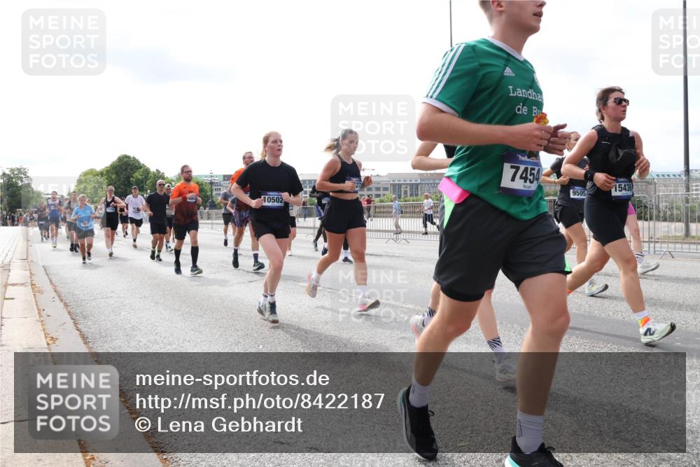 29.06.2025 - hella hamburg halbmarathon Lena Gebhardt http://msf.ph/oto/8422187 29.06.2025 10:18:42 Lombardsbrücke 5910, 10502, 7454, 15436, 9505, 1234, 1349, 1521, 1820, 2087, 2096, 2335, 2703, 2781, 2821, 3026, 3202, 3321, 3482, 3529, 3591, 3592, 3631, 4123, 4383, 4710, 4718, 4738, 4802, 4845, 5049, 5264, 5266, 5834, 5909, 5910, 6332, 6413, 6533, 7051, 7121, 7160, 7214, 7252, 7454, 8341, 8665, 8780, 9222, 9270, 9272, 9276, 9505, 9549, 9586, 9658, 9748, 9834, 10037, 10172, 10467, 10502, 10659, 10687, 10816, 12541, 12548, 12552, 12703, 13341 meine-sportfotos.de