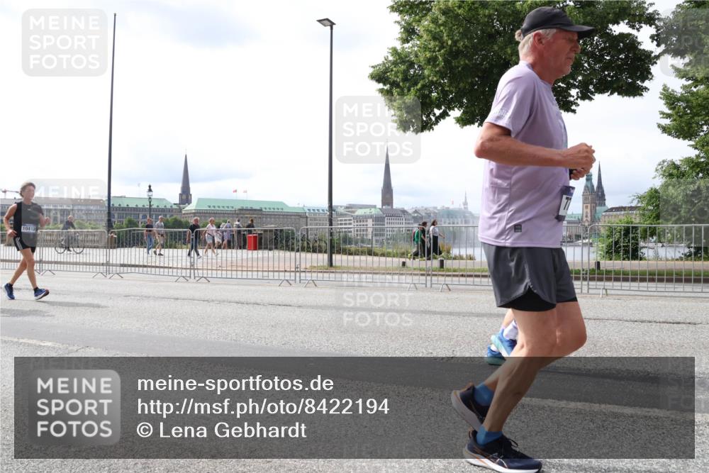 29.06.2025 - hella hamburg halbmarathon Lena Gebhardt http://msf.ph/oto/8422194 29.06.2025 10:27:52 Lombardsbrücke 10413, 1148, 2080, 3389, 4372, 5177, 5285, 5369, 5847, 6214, 6632, 7497, 7764, 7978, 8085, 8215, 9567, 9688, 10158, 10412, 10413, 11256, 11692, 11739, 12500, 12780, 12823, 12842, 13043, 13568, 13678, 13860, 14155, 14206, 15123, 15607, 15608, 16569, 16804, 16838, 17427, 17791, 18012, 18301, 18626, 18766 meine-sportfotos.de