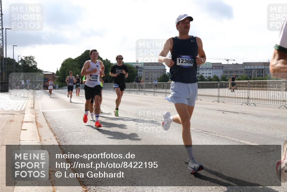 29.06.2025 - hella hamburg halbmarathon Lena Gebhardt http://msf.ph/oto/8422195 29.06.2025 09:42:38 Lombardsbrücke 14836, 1855, 12360, 2618, 5612, 7331, 7855, 9269, 10468, 11078, 11228, 12360, 13346, 13872, 13913, 14113, 14753, 14836, 15253, 16615, 17614, 18569, 18740, 19041, 19042, 19050, 19076, 19078 meine-sportfotos.de