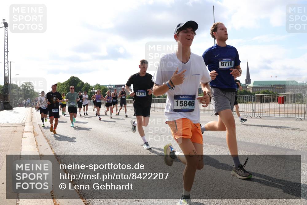 29.06.2025 - hella hamburg halbmarathon Lena Gebhardt http://msf.ph/oto/8422207 29.06.2025 09:51:55 Lombardsbrücke 1569, 1312, 18772, 15846, 6770, 1057, 1312, 1353, 1520, 1569, 1570, 1604, 1763, 1903, 1920, 2653, 2880, 2972, 3437, 3697, 4297, 4634, 4759, 4843, 4865, 4991, 4999, 5014, 5047, 5129, 5231, 5336, 5375, 5410, 5690, 5987, 6373, 6490, 6700, 6705, 6711, 6770, 7092, 7105, 7185, 7363, 7710, 8074, 8346, 8359, 8564, 8871, 8900, 9114, 9358, 9364, 9547, 9659, 10319, 10375, 10480, 10669, 10691, 10934, 10978, 11021, 11417, 11714, 11821, 11959, 12438, 12623, 12711 meine-sportfotos.de