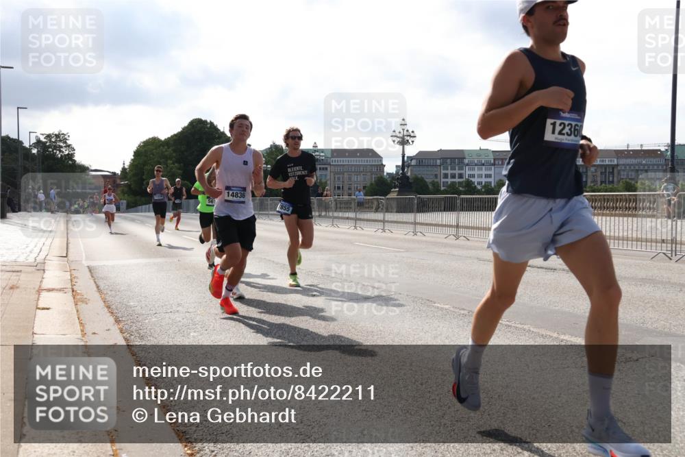 29.06.2025 - hella hamburg halbmarathon Lena Gebhardt http://msf.ph/oto/8422211 29.06.2025 09:42:38 Lombardsbrücke 1122, 561, 14836, 7855, 12360, 2618, 5612, 7331, 7855, 9269, 10468, 11078, 11228, 12360, 13346, 13872, 13913, 14113, 14753, 14836, 15253, 16615, 17614, 18569, 18740, 19041, 19042, 19050, 19076, 19078 meine-sportfotos.de
