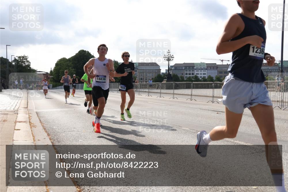 29.06.2025 - hella hamburg halbmarathon Lena Gebhardt http://msf.ph/oto/8422223 29.06.2025 09:42:38 Lombardsbrücke 11228, 14836, 7855, 1236, 2618, 5612, 7331, 7855, 9269, 10468, 11078, 11228, 12360, 13346, 13872, 13913, 14113, 14753, 14836, 15253, 16615, 17614, 18569, 18740, 19041, 19042, 19050, 19076, 19078 meine-sportfotos.de