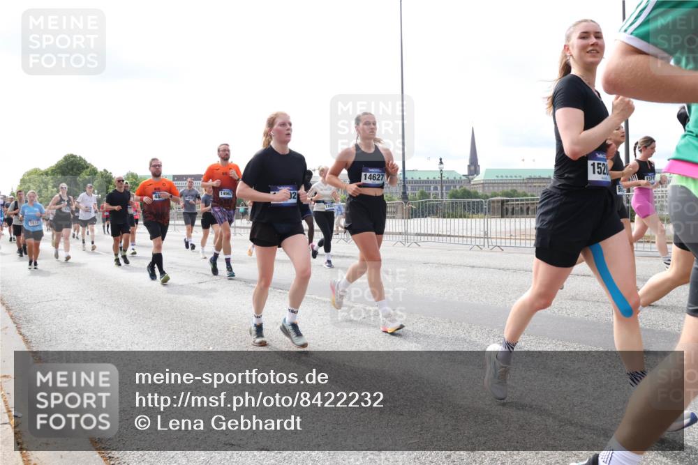 29.06.2025 - hella hamburg halbmarathon Lena Gebhardt http://msf.ph/oto/8422232 29.06.2025 10:18:43 Lombardsbrücke 5910, 14967, 48, 14247, 14627, 1520, 1574, 1234, 1349, 1521, 1820, 2096, 2335, 2703, 2781, 2821, 3026, 3202, 3321, 3482, 3529, 3591, 3592, 3631, 4123, 4383, 4710, 4718, 4738, 4802, 4845, 5049, 5264, 5266, 5834, 5909, 5910, 6332, 6413, 6533, 7051, 7121, 7160, 7214, 7252, 7454, 8341, 8665, 8780, 9222, 9270, 9272, 9276, 9505, 9549, 9586, 9658, 9748, 9834, 10037, 10172, 10467, 10502, 10659, 10687, 10816, 12541, 12548, 12552, 12703, 13341 meine-sportfotos.de