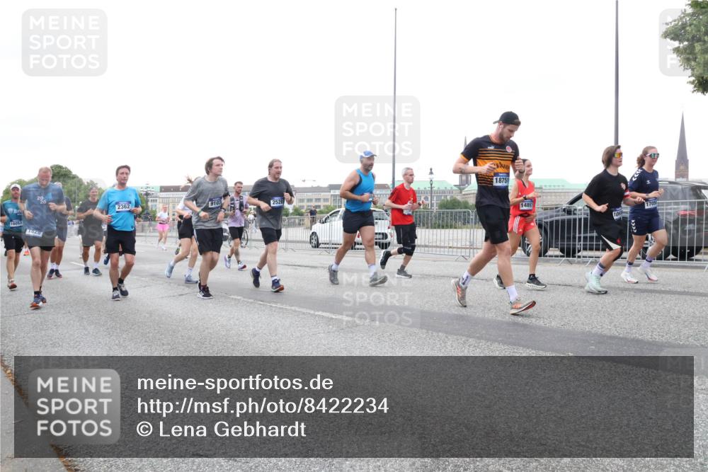 29.06.2025 - hella hamburg halbmarathon Lena Gebhardt http://msf.ph/oto/8422234 29.06.2025 10:52:47 Lombardsbrücke 16053, 200, 20, 2362, 9103, 5, 2528, 18751, 14897, 1369, 1826, 2146, 2291, 2362, 2420, 2528, 2701, 2983, 2988, 3140, 3227, 3645, 3787, 4591, 4729, 5360, 6135, 6521, 6671, 7032, 7511, 7681, 7735, 7737, 7812, 8641, 9068, 9070, 9103, 9545, 9731, 10055, 10080, 10296, 10392, 10417, 10568, 10600, 10879, 10928, 10981, 11084, 11297, 11520, 11524, 11919, 12127, 12128, 12546, 12558, 12994, 14009, 14765, 14807, 14977, 14979 meine-sportfotos.de