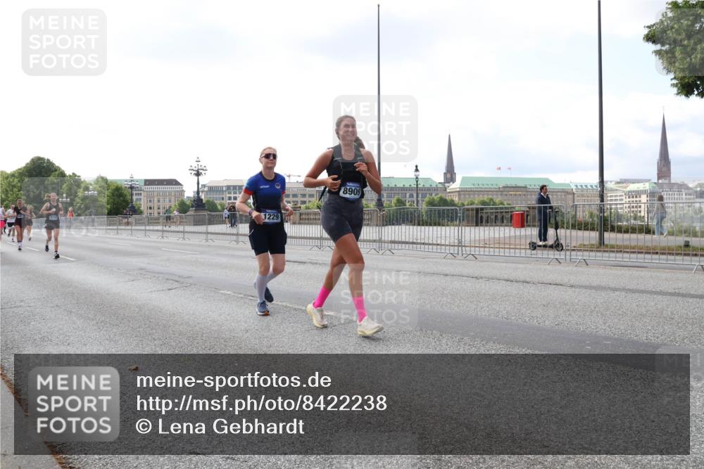 29.06.2025 - hella hamburg halbmarathon Lena Gebhardt http://msf.ph/oto/8422238 29.06.2025 10:05:57 Lombardsbrücke 1229, 8909, 1229, 1448, 1830, 1842, 1936, 2471, 2540, 2624, 3062, 3461, 3929, 4169, 4542, 4782, 5431, 5762, 6014, 7138, 7741, 8051, 8316, 8894, 8909, 9339, 9361, 9477, 9736, 9737, 9738, 9917, 10343, 10781, 10791, 10998, 11958, 13042, 13054, 13481, 14369, 14465, 14642, 14987, 15229, 15766, 15772, 16441, 16687, 17239, 17731, 17740, 17746, 17885, 18768, 18857, 18966, 18973, 19248 meine-sportfotos.de