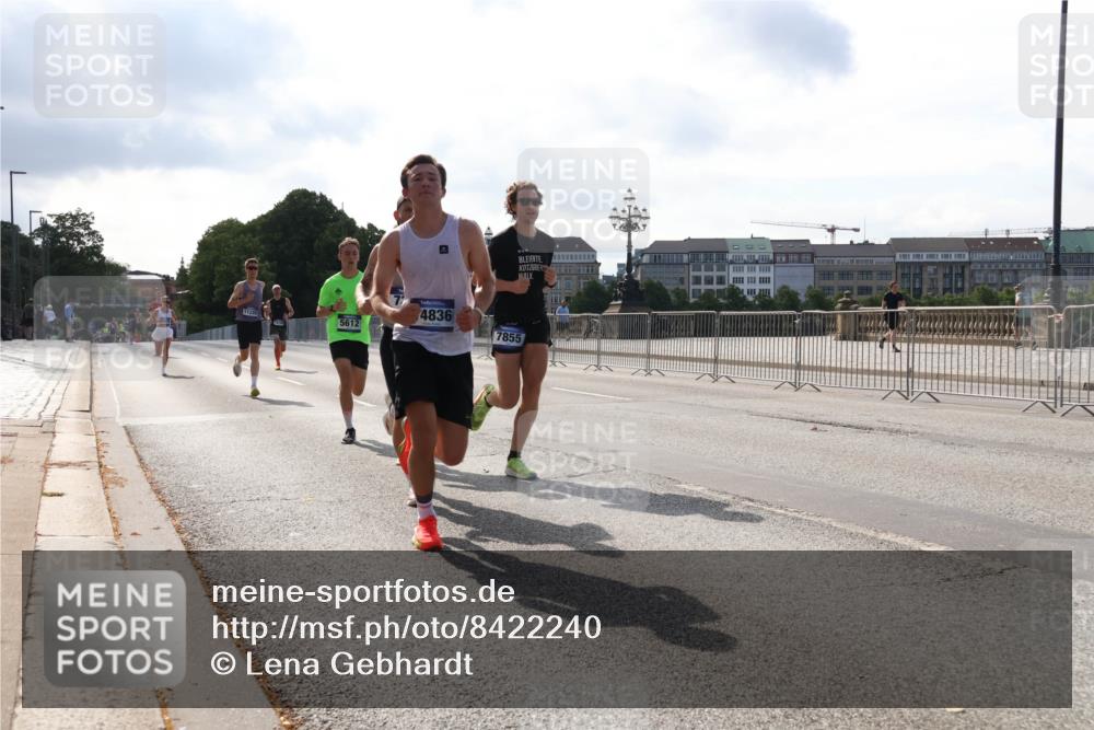 29.06.2025 - hella hamburg halbmarathon Lena Gebhardt http://msf.ph/oto/8422240 29.06.2025 09:42:38 Lombardsbrücke 11228, 5612, 4836, 7855, 2618, 5612, 7331, 7855, 9269, 10468, 11078, 11228, 12360, 13346, 13872, 13913, 14113, 14753, 14836, 15253, 16615, 17614, 18569, 18740, 19041, 19042, 19050, 19076, 19078 meine-sportfotos.de