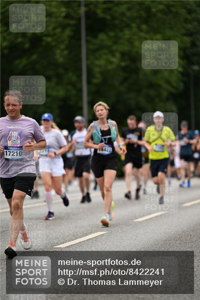 29.06.2025 - hella hamburg halbmarathon Dr. Thomas Lammeyer http://msf.ph/oto/8422241 29.06.2025 10:48:07 Kennedybrücke 1816, 1878, 2158, 2343, 2361, 3597, 4636, 5001, 5192, 5201, 5214, 5370, 5649, 5720, 6012, 6096, 6931, 7197, 7205, 7461, 8135, 8504, 9704, 9831, 9976, 10083, 10200, 10202, 11279 meine-sportfotos.de