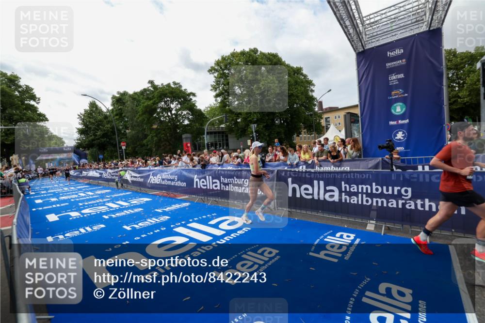 29.06.2025 - hella hamburg halbmarathon Zöllner http://msf.ph/oto/8422243 29.06.2025 10:32:25 Ziel 5746, 7845, 10484, 10876, 16065 meine-sportfotos.de