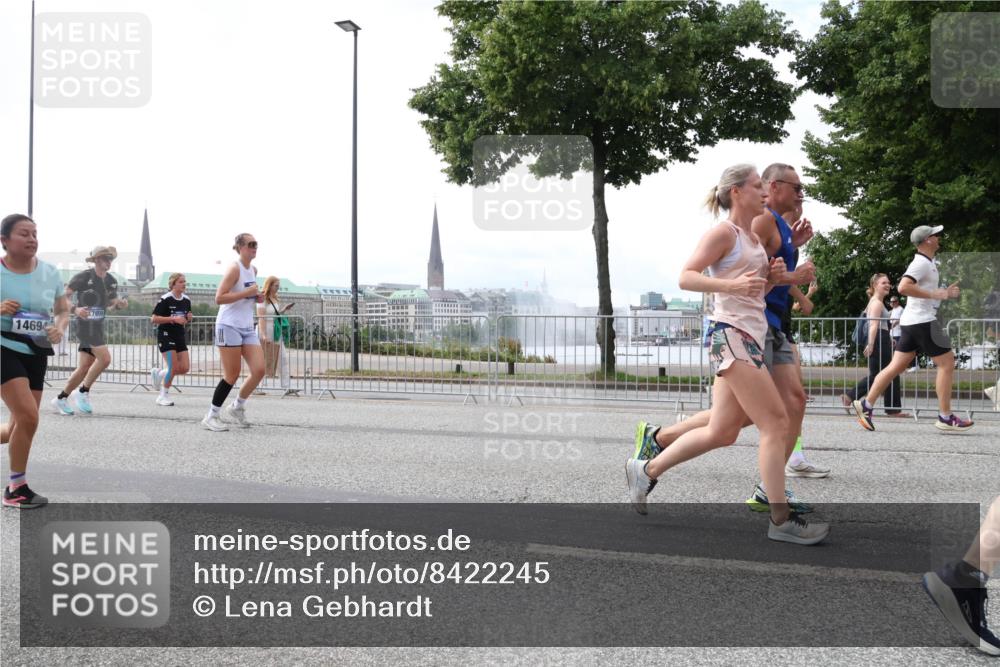 29.06.2025 - hella hamburg halbmarathon Lena Gebhardt http://msf.ph/oto/8422245 29.06.2025 10:42:59 Lombardsbrücke 14694, 1149, 1467, 1656, 1788, 1964, 1994, 2103, 2158, 2267, 2361, 2401, 2450, 2509, 2538, 2580, 2940, 2941, 2971, 3074, 3283, 3378, 3518, 3638, 3764, 3874, 4092, 4105, 4177, 4302, 4334, 4385, 4680, 4778, 5067, 5268, 5417, 5610, 5755, 5967, 6120, 6764, 7043, 7461, 7513, 7872, 8161, 8184, 8435, 8529, 8795, 8991, 9072, 9304, 9378, 9644, 9976, 10008, 10180, 10454, 10697, 11142, 11710, 12151, 12441, 13049, 13241 meine-sportfotos.de