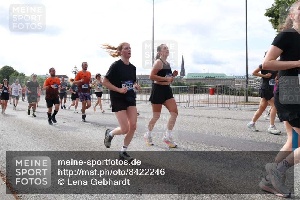 29.06.2025 - hella hamburg halbmarathon Lena Gebhardt http://msf.ph/oto/8422246 29.06.2025 10:18:43 Lombardsbrücke 802, 86, 14967, 10502, 9505, 1234, 1349, 1521, 1820, 2096, 2335, 2703, 2781, 2821, 3026, 3202, 3321, 3482, 3529, 3591, 3592, 3631, 4123, 4383, 4710, 4718, 4738, 4802, 4845, 5049, 5264, 5266, 5834, 5909, 5910, 6332, 6413, 6533, 7051, 7121, 7160, 7214, 7252, 7454, 8341, 8665, 8780, 9222, 9270, 9272, 9276, 9505, 9549, 9586, 9658, 9748, 9834, 10037, 10172, 10467, 10502, 10659, 10687, 10816, 12541, 12548, 12552, 12703, 13341 meine-sportfotos.de
