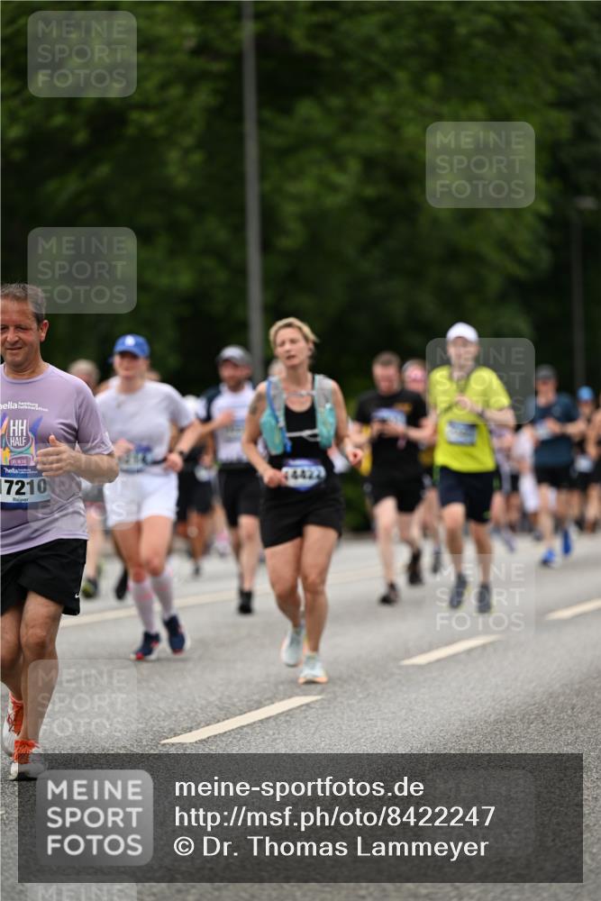 29.06.2025 - hella hamburg halbmarathon Dr. Thomas Lammeyer http://msf.ph/oto/8422247 29.06.2025 10:48:07 Kennedybrücke 1816, 1878, 2158, 2343, 2361, 3597, 4636, 5001, 5192, 5201, 5214, 5370, 5649, 5720, 6012, 6096, 6931, 7197, 7205, 7461, 8135, 8504, 9704, 9831, 9976, 10083, 10200, 10202, 11279 meine-sportfotos.de