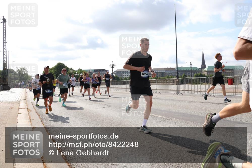 29.06.2025 - hella hamburg halbmarathon Lena Gebhardt http://msf.ph/oto/8422248 29.06.2025 09:51:55 Lombardsbrücke 1569, 1312, 1701, 14228, 18772, 1057, 1312, 1353, 1520, 1569, 1570, 1604, 1763, 1903, 1920, 2653, 2880, 2972, 3437, 3697, 4297, 4634, 4759, 4843, 4865, 4991, 4999, 5014, 5047, 5129, 5231, 5336, 5375, 5410, 5690, 5987, 6373, 6490, 6700, 6705, 6711, 6770, 7092, 7105, 7185, 7363, 7710, 8074, 8346, 8359, 8564, 8871, 8900, 9114, 9358, 9364, 9547, 9659, 10319, 10375, 10480, 10669, 10691, 10934, 10978, 11021, 11417, 11714, 11821, 11959, 12438, 12623, 12711 meine-sportfotos.de