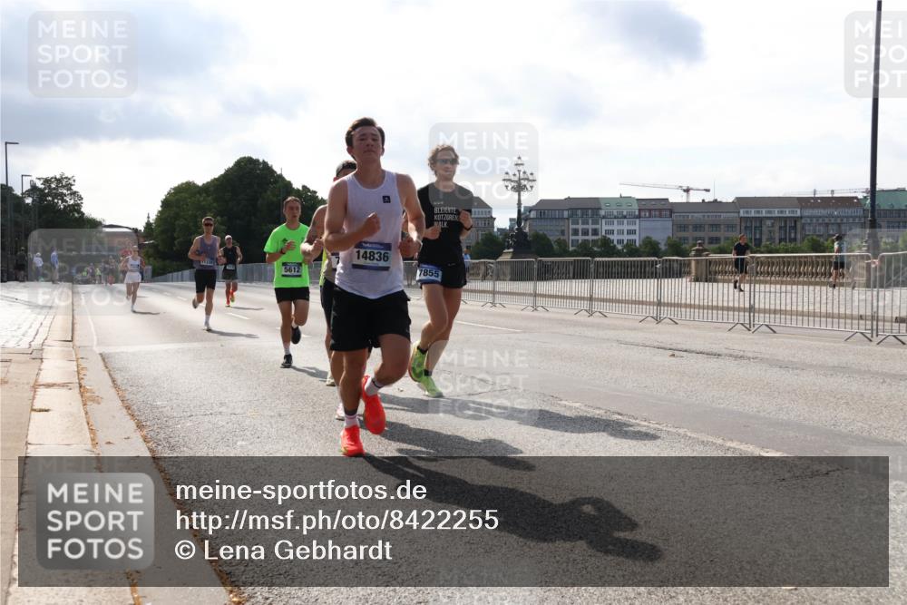 29.06.2025 - hella hamburg halbmarathon Lena Gebhardt http://msf.ph/oto/8422255 29.06.2025 09:42:38 Lombardsbrücke 11220, 5612, 14836, 7855, 2618, 5612, 7331, 7855, 9269, 10468, 11078, 11228, 12360, 13346, 13872, 13913, 14113, 14753, 14836, 15253, 16615, 17614, 18569, 18740, 19041, 19042, 19050, 19076, 19078 meine-sportfotos.de