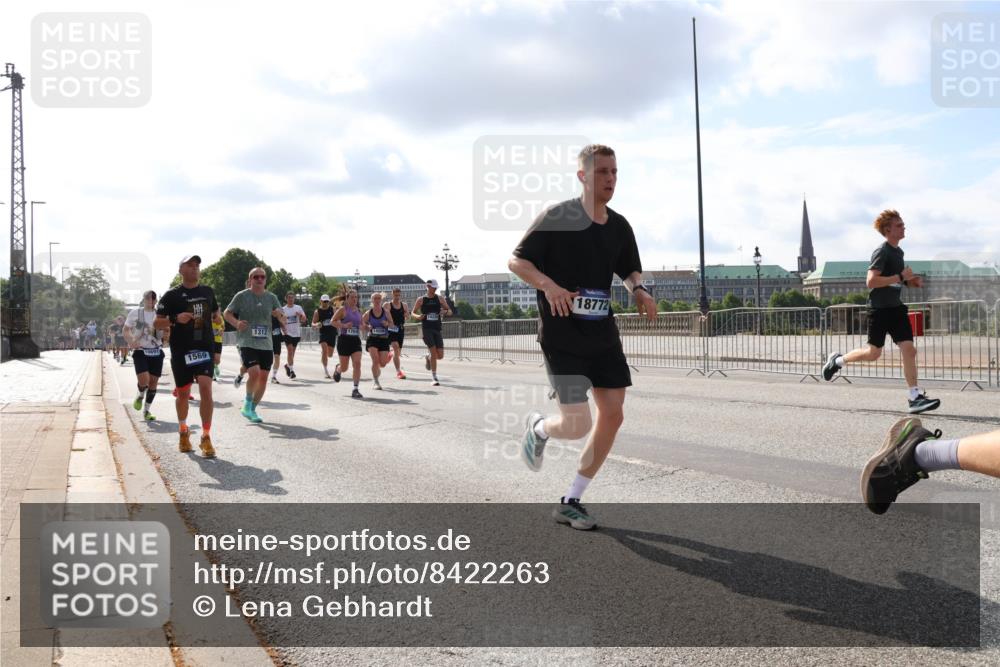 29.06.2025 - hella hamburg halbmarathon Lena Gebhardt http://msf.ph/oto/8422263 29.06.2025 09:51:55 Lombardsbrücke 10691, 1569, 1312, 1701, 14223, 14226, 18772, 1057, 1312, 1353, 1520, 1569, 1570, 1604, 1763, 1903, 1920, 2653, 2880, 2972, 3437, 3697, 4297, 4634, 4759, 4843, 4865, 4991, 4999, 5014, 5047, 5129, 5231, 5336, 5375, 5410, 5690, 5987, 6373, 6490, 6700, 6705, 6711, 6770, 7092, 7105, 7185, 7363, 7710, 8074, 8346, 8359, 8564, 8871, 8900, 9114, 9358, 9364, 9547, 9659, 10319, 10375, 10480, 10669, 10691, 10934, 10978, 11021, 11417, 11714, 11821, 11959, 12438, 12623, 12711 meine-sportfotos.de