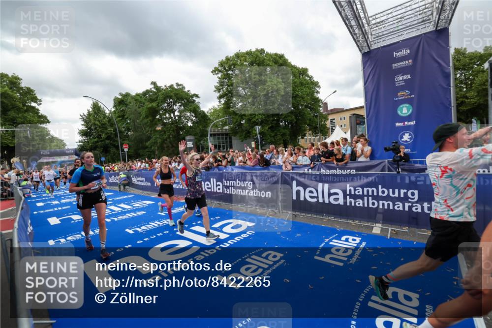 29.06.2025 - hella hamburg halbmarathon Zöllner http://msf.ph/oto/8422265 29.06.2025 10:54:16 Ziel 3103, 3177, 3861, 3898, 5638, 6082, 6084, 6294, 6443, 7274, 8223, 8390, 9791, 12213, 13033, 13397, 13794, 15169, 15524, 16527, 16780, 17087 meine-sportfotos.de