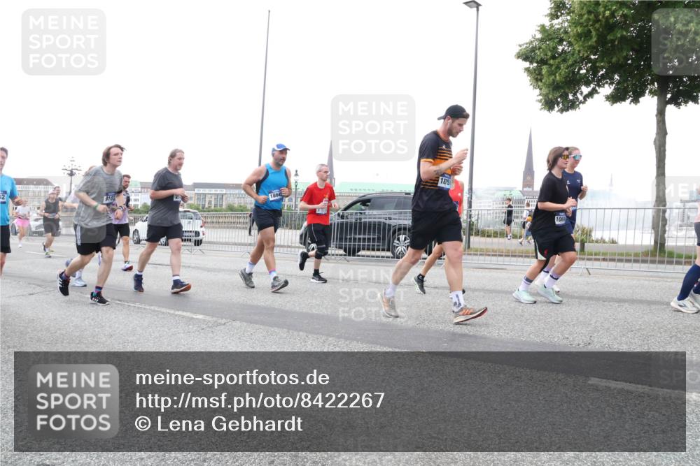 29.06.2025 - hella hamburg halbmarathon Lena Gebhardt http://msf.ph/oto/8422267 29.06.2025 10:52:47 Lombardsbrücke 52, 9103, 18645, 18751, 106, 1369, 1826, 2146, 2291, 2362, 2420, 2528, 2701, 2983, 2988, 3140, 3227, 3645, 3787, 4591, 4729, 5360, 6135, 6521, 6671, 7032, 7511, 7681, 7735, 7737, 7812, 8641, 9068, 9070, 9103, 9545, 9731, 10055, 10080, 10296, 10392, 10417, 10568, 10600, 10879, 10928, 10981, 11084, 11297, 11520, 11524, 11919, 12127, 12128, 12546, 12558, 12994, 14009, 14765, 14807, 14977, 14979 meine-sportfotos.de