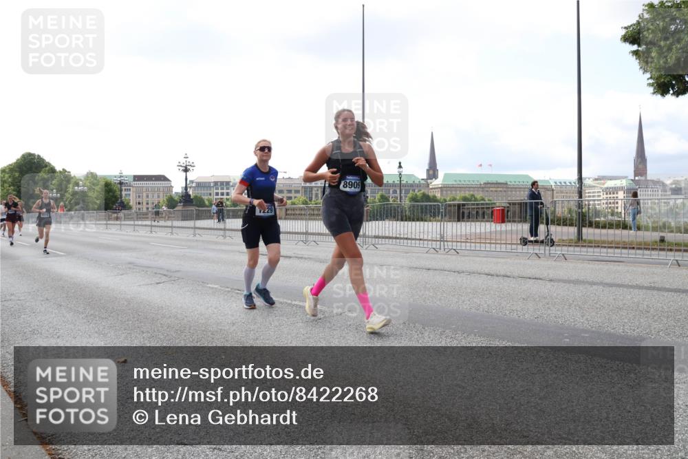 29.06.2025 - hella hamburg halbmarathon Lena Gebhardt http://msf.ph/oto/8422268 29.06.2025 10:05:57 Lombardsbrücke 29, 8909, 1229, 1448, 1830, 1842, 1936, 2471, 2540, 2624, 3062, 3461, 3929, 4169, 4542, 4782, 5431, 5762, 6014, 7138, 7741, 8051, 8316, 8894, 8909, 9339, 9361, 9477, 9736, 9737, 9738, 9917, 10343, 10781, 10791, 10998, 11958, 13042, 13054, 13481, 14369, 14465, 14642, 14987, 15229, 15766, 15772, 16441, 16687, 17239, 17731, 17740, 17746, 17885, 18768, 18857, 18966, 18973, 19248 meine-sportfotos.de