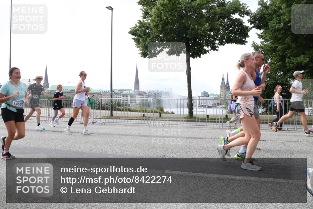 29.06.2025 - hella hamburg halbmarathon Lena Gebhardt http://msf.ph/oto/8422274 29.06.2025 10:43:00 Lombardsbrücke 14694, 17609, 1149, 1467, 1656, 1788, 1816, 1964, 1994, 2103, 2158, 2267, 2361, 2401, 2450, 2509, 2538, 2580, 2940, 2941, 2971, 3074, 3283, 3378, 3518, 3638, 3764, 3874, 4056, 4092, 4105, 4177, 4302, 4334, 4385, 4680, 4778, 5067, 5268, 5417, 5610, 5755, 5967, 6120, 6764, 7043, 7461, 7513, 7872, 8161, 8184, 8435, 8529, 8795, 8991, 9072, 9304, 9378, 9644, 9976, 10008, 10180, 10454, 10697, 11142, 11710, 12151, 12441, 13049, 13241 meine-sportfotos.de