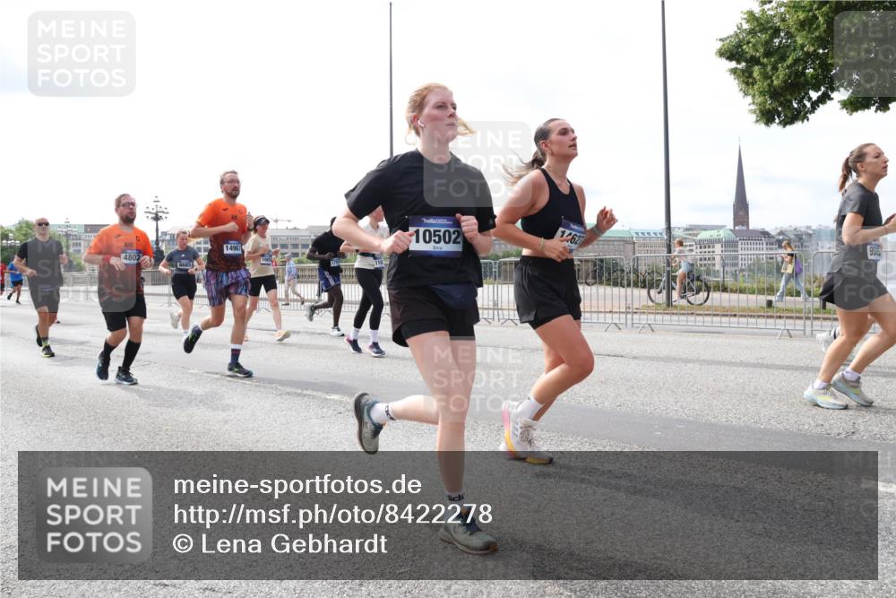 29.06.2025 - hella hamburg halbmarathon Lena Gebhardt http://msf.ph/oto/8422278 29.06.2025 10:18:43 Lombardsbrücke 4802, 14967, 10502, 1627, 1234, 1349, 1521, 1820, 2096, 2335, 2703, 2781, 2821, 3026, 3202, 3321, 3482, 3529, 3591, 3592, 3631, 4123, 4383, 4710, 4718, 4738, 4802, 4845, 5049, 5264, 5266, 5834, 5909, 5910, 6332, 6413, 6533, 7051, 7121, 7160, 7214, 7252, 7454, 8341, 8665, 8780, 9222, 9270, 9272, 9276, 9505, 9549, 9586, 9658, 9748, 9834, 10037, 10172, 10467, 10502, 10659, 10687, 10816, 12541, 12548, 12552, 12703, 13341 meine-sportfotos.de