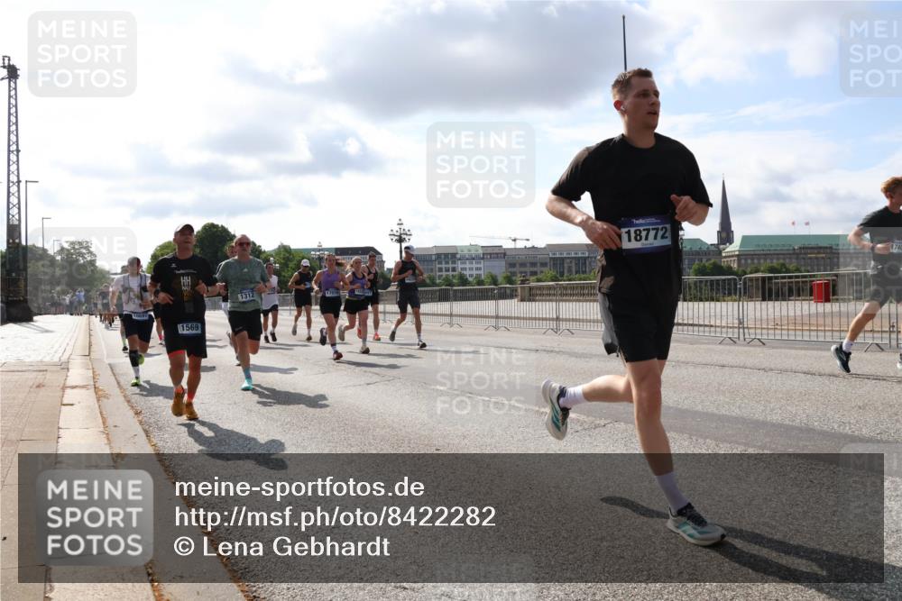 29.06.2025 - hella hamburg halbmarathon Lena Gebhardt http://msf.ph/oto/8422282 29.06.2025 09:51:56 Lombardsbrücke 1569, 1312, 18772, 1057, 1312, 1353, 1520, 1569, 1570, 1604, 1631, 1763, 1903, 1920, 2653, 2880, 2972, 3437, 3697, 4297, 4634, 4759, 4843, 4865, 4991, 4999, 5014, 5047, 5129, 5231, 5336, 5375, 5410, 5690, 5987, 6373, 6490, 6700, 6705, 6711, 6770, 7092, 7105, 7185, 7363, 7710, 8074, 8346, 8359, 8564, 8871, 8900, 9114, 9358, 9364, 9547, 9659, 10319, 10375, 10480, 10669, 10691, 10934, 10978, 11021, 11417, 11714, 11821, 12438, 12623, 12711 meine-sportfotos.de
