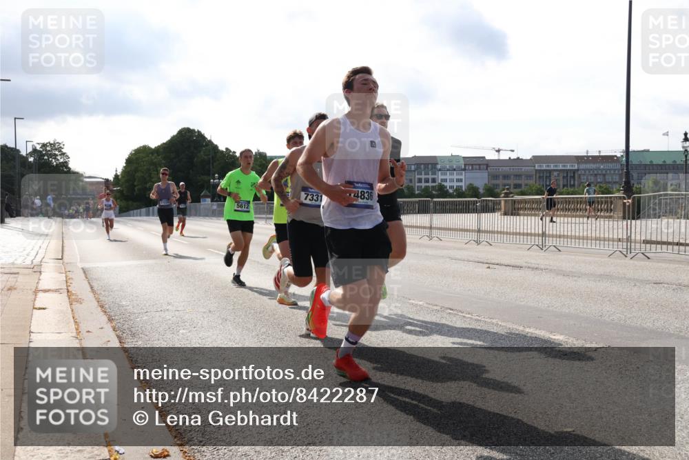 29.06.2025 - hella hamburg halbmarathon Lena Gebhardt http://msf.ph/oto/8422287 29.06.2025 09:42:39 Lombardsbrücke 11226, 5612, 7331, 4836, 2618, 5612, 7331, 7855, 9269, 10468, 11078, 11228, 12360, 13346, 13872, 13913, 14113, 14753, 14836, 15253, 16615, 17614, 18569, 18740, 19041, 19042, 19050, 19076, 19078 meine-sportfotos.de