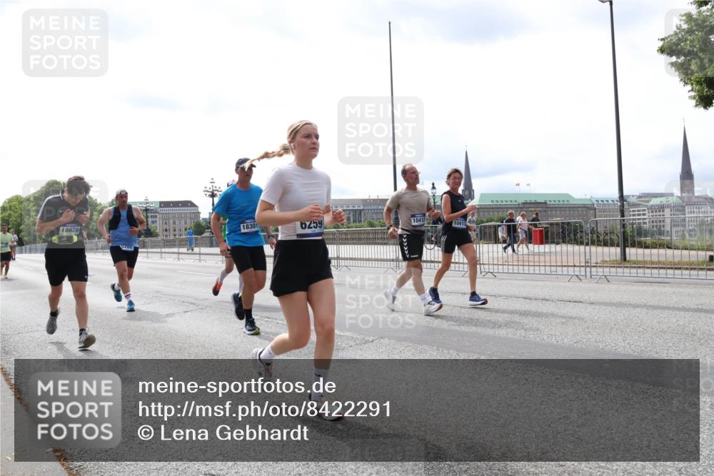29.06.2025 - hella hamburg halbmarathon Lena Gebhardt http://msf.ph/oto/8422291 29.06.2025 10:27:53 Lombardsbrücke 18626, 5285, 18301, 6259, 10412, 10413, 1148, 2080, 3389, 4372, 5177, 5285, 5369, 5847, 6214, 6632, 7497, 7764, 7978, 8085, 8215, 9567, 9688, 10158, 10412, 10413, 11256, 11692, 11739, 12500, 12780, 12823, 12842, 13043, 13568, 13678, 13860, 14155, 14206, 15123, 15607, 15608, 16569, 16804, 16838, 17427, 17791, 18012, 18301, 18626, 18766 meine-sportfotos.de