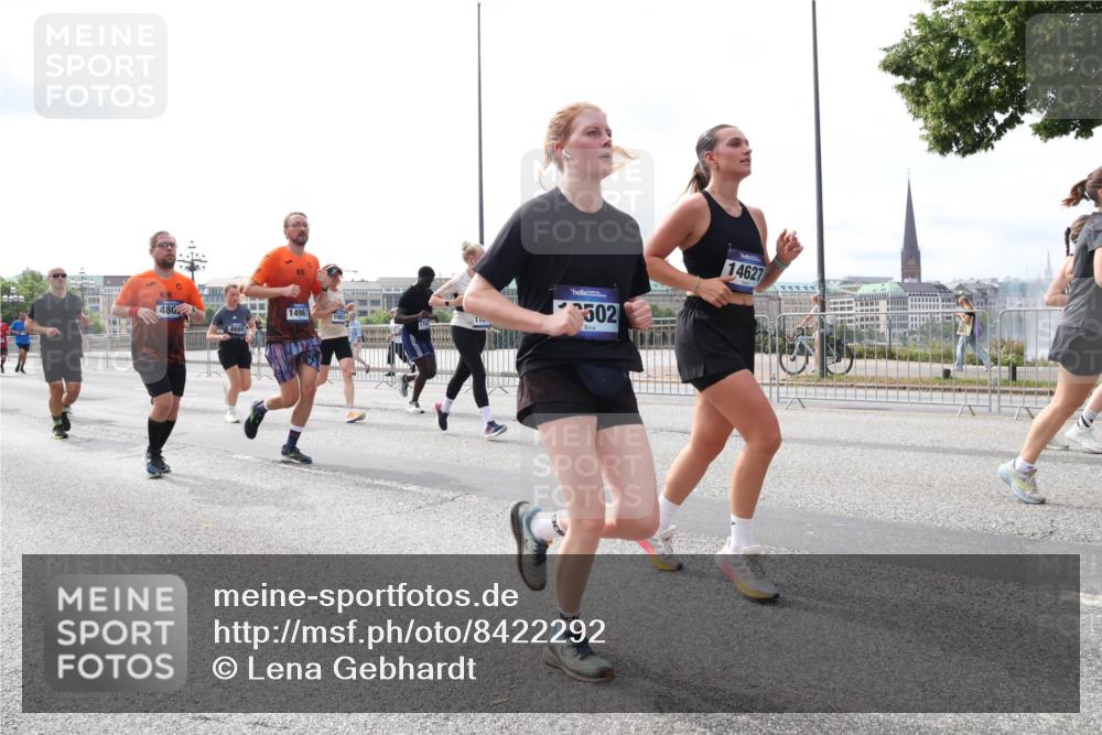 29.06.2025 - hella hamburg halbmarathon Lena Gebhardt http://msf.ph/oto/8422292 29.06.2025 10:18:43 Lombardsbrücke 4802, 14967, 502, 14627, 1234, 1349, 1521, 1820, 2096, 2335, 2703, 2781, 2821, 3026, 3202, 3321, 3482, 3529, 3591, 3592, 3631, 4123, 4383, 4710, 4718, 4738, 4802, 4845, 5049, 5264, 5266, 5834, 5909, 5910, 6332, 6413, 6533, 7051, 7121, 7160, 7214, 7252, 7454, 8341, 8665, 8780, 9222, 9270, 9272, 9276, 9505, 9549, 9586, 9658, 9748, 9834, 10037, 10172, 10467, 10502, 10659, 10687, 10816, 12541, 12548, 12552, 12703, 13341 meine-sportfotos.de