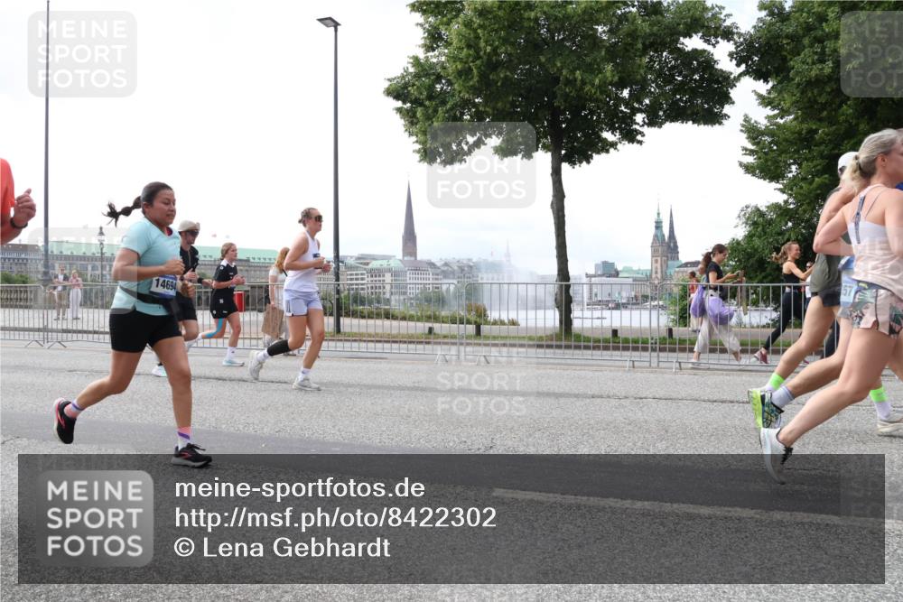 29.06.2025 - hella hamburg halbmarathon Lena Gebhardt http://msf.ph/oto/8422302 29.06.2025 10:43:00 Lombardsbrücke 14694, 57, 1149, 1467, 1656, 1788, 1816, 1964, 1994, 2103, 2158, 2267, 2361, 2401, 2450, 2509, 2538, 2580, 2940, 2941, 2971, 3074, 3283, 3378, 3518, 3638, 3764, 3874, 4056, 4092, 4105, 4177, 4302, 4334, 4385, 4680, 4778, 5067, 5268, 5417, 5610, 5755, 5967, 6120, 6764, 7043, 7461, 7513, 7872, 8161, 8184, 8435, 8529, 8795, 8991, 9072, 9304, 9378, 9644, 9976, 10008, 10180, 10454, 10697, 11142, 11710, 12151, 12441, 13049, 13241 meine-sportfotos.de