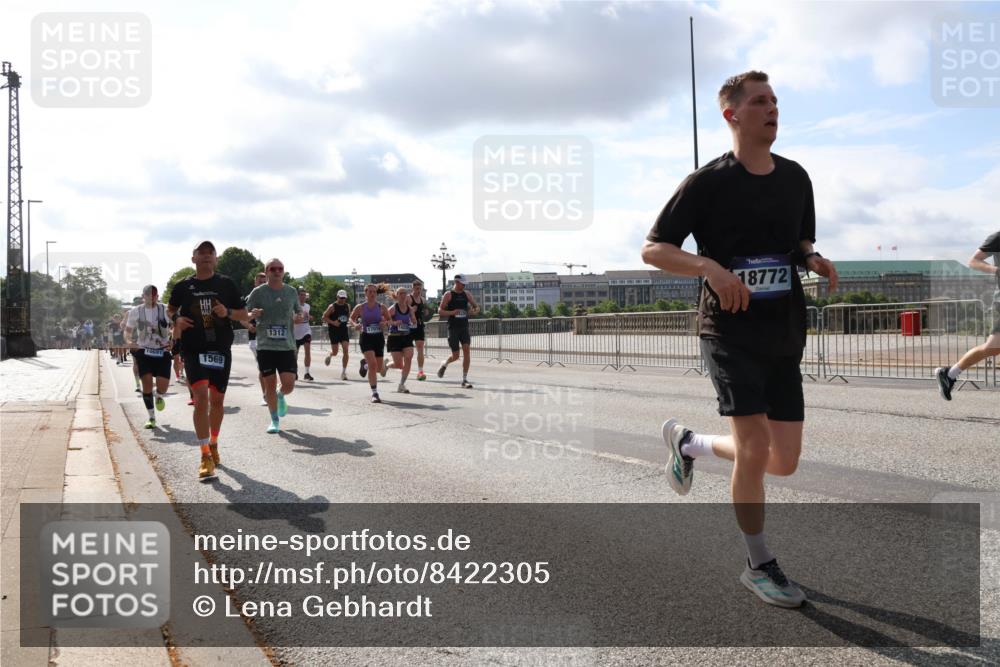 29.06.2025 - hella hamburg halbmarathon Lena Gebhardt http://msf.ph/oto/8422305 29.06.2025 09:51:56 Lombardsbrücke 1569, 1312, 18772, 1057, 1312, 1353, 1520, 1569, 1570, 1604, 1631, 1763, 1903, 1920, 2653, 2880, 2972, 3437, 3697, 4297, 4634, 4759, 4843, 4865, 4991, 4999, 5014, 5047, 5129, 5231, 5336, 5375, 5410, 5690, 5987, 6373, 6490, 6700, 6705, 6711, 6770, 7092, 7105, 7185, 7363, 7710, 8074, 8346, 8359, 8564, 8871, 8900, 9114, 9358, 9364, 9547, 9659, 10319, 10375, 10480, 10669, 10691, 10934, 10978, 11021, 11417, 11714, 11821, 12438, 12623, 12711 meine-sportfotos.de