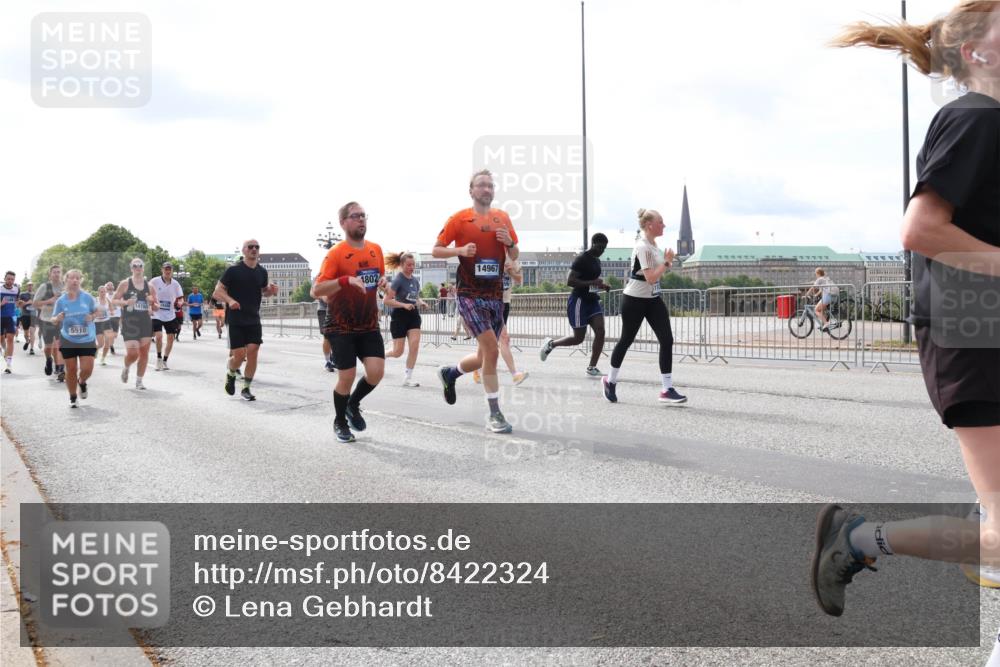 29.06.2025 - hella hamburg halbmarathon Lena Gebhardt http://msf.ph/oto/8422324 29.06.2025 10:18:43 Lombardsbrücke 5910, 147, 1802, 14967, 1234, 1349, 1521, 1820, 2096, 2335, 2703, 2781, 2821, 3026, 3202, 3321, 3482, 3529, 3591, 3592, 3631, 4123, 4383, 4710, 4718, 4738, 4802, 4845, 5049, 5264, 5266, 5834, 5909, 5910, 6332, 6413, 6533, 7051, 7121, 7160, 7214, 7252, 7454, 8341, 8665, 8780, 9222, 9270, 9272, 9276, 9505, 9549, 9586, 9658, 9748, 9834, 10037, 10172, 10467, 10502, 10659, 10687, 10816, 12541, 12548, 12552, 12703, 13341 meine-sportfotos.de