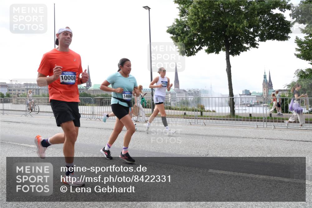 29.06.2025 - hella hamburg halbmarathon Lena Gebhardt http://msf.ph/oto/8422331 29.06.2025 10:43:00 Lombardsbrücke 10008, 14694, 15472, 1149, 1467, 1656, 1788, 1816, 1964, 1994, 2103, 2158, 2267, 2361, 2401, 2450, 2509, 2538, 2580, 2940, 2941, 2971, 3074, 3283, 3378, 3518, 3638, 3764, 3874, 4056, 4092, 4105, 4177, 4302, 4334, 4385, 4680, 4778, 5067, 5268, 5417, 5610, 5755, 5967, 6120, 6764, 7043, 7461, 7513, 7872, 8161, 8184, 8435, 8529, 8795, 8991, 9072, 9304, 9378, 9644, 9976, 10008, 10180, 10454, 10697, 11142, 11710, 12151, 12441, 13049, 13241 meine-sportfotos.de