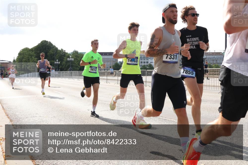 29.06.2025 - hella hamburg halbmarathon Lena Gebhardt http://msf.ph/oto/8422333 29.06.2025 09:42:39 Lombardsbrücke 5612, 11228, 14, 53, 7331, 7855, 4, 00, 2618, 5612, 7331, 7855, 9269, 10468, 11078, 11228, 12360, 13346, 13872, 13913, 14113, 14753, 14836, 15253, 16615, 17614, 18569, 18740, 19041, 19042, 19050, 19076, 19078 meine-sportfotos.de