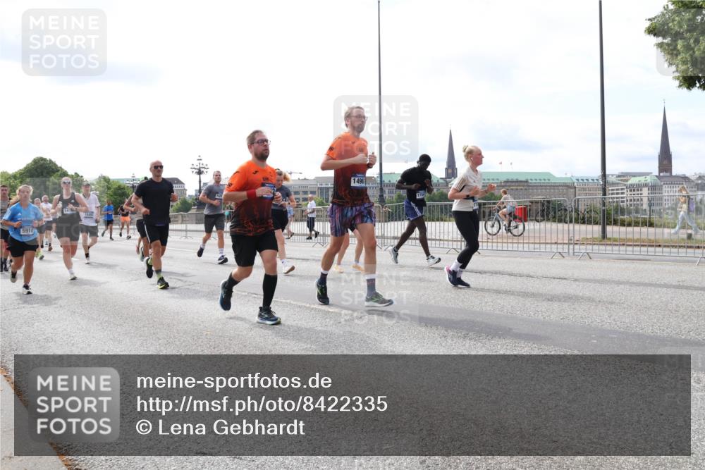 29.06.2025 - hella hamburg halbmarathon Lena Gebhardt http://msf.ph/oto/8422335 29.06.2025 10:18:44 Lombardsbrücke 5910, 1476, 18456, 1420, 1496, 1234, 1349, 1521, 1820, 2096, 2335, 2703, 2781, 2821, 3026, 3202, 3482, 3529, 3591, 3592, 3631, 4123, 4383, 4710, 4718, 4738, 4802, 4845, 5049, 5264, 5266, 5834, 5909, 5910, 6194, 6332, 6413, 6533, 6736, 7051, 7121, 7160, 7214, 7252, 7454, 8341, 8665, 8780, 9222, 9270, 9272, 9276, 9505, 9549, 9586, 9658, 9748, 9834, 10037, 10172, 10467, 10502, 10659, 10687, 10816, 12541, 12548, 12552, 12703, 13341 meine-sportfotos.de