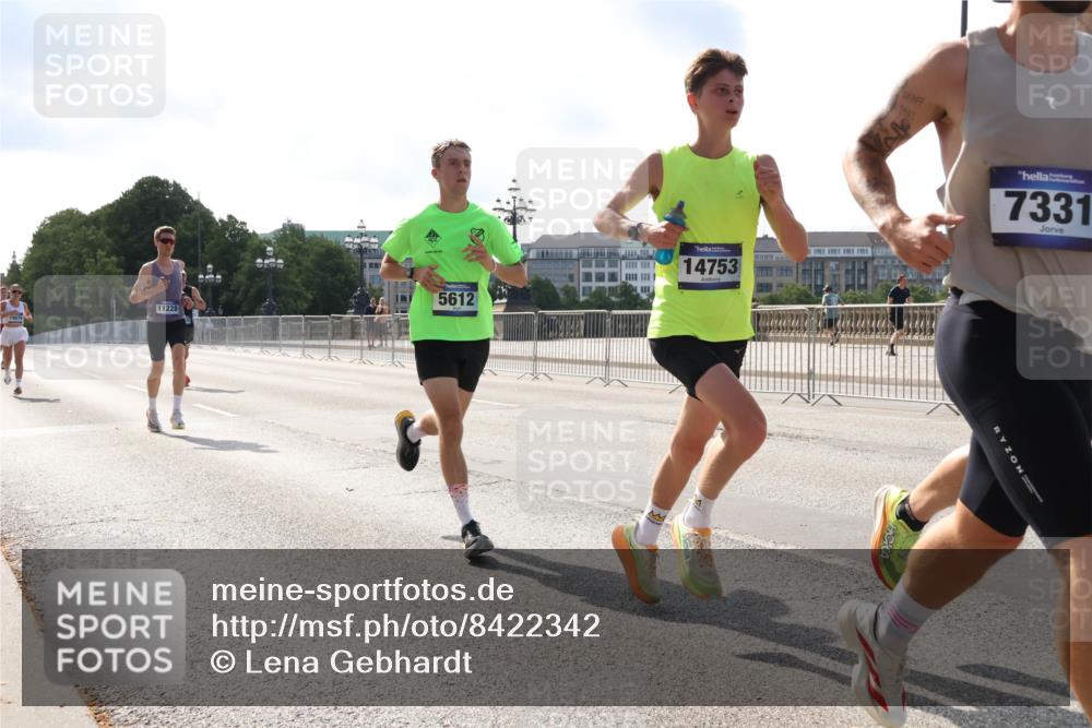 29.06.2025 - hella hamburg halbmarathon Lena Gebhardt http://msf.ph/oto/8422342 29.06.2025 09:42:40 Lombardsbrücke 5612, 11228, 14753, 7331, 2618, 5612, 7331, 7855, 9269, 10468, 11078, 11228, 12360, 13346, 13872, 13913, 14113, 14753, 14836, 15253, 16615, 17614, 18569, 18740, 19041, 19042, 19050, 19076, 19078 meine-sportfotos.de