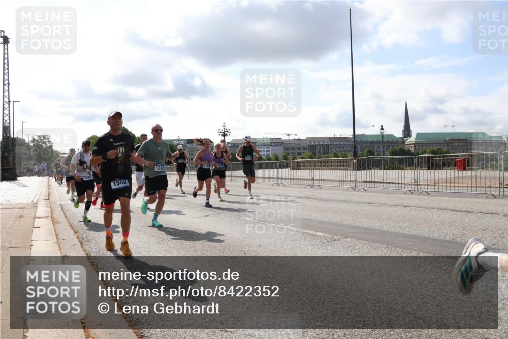 29.06.2025 - hella hamburg halbmarathon Lena Gebhardt http://msf.ph/oto/8422352 29.06.2025 09:51:56 Lombardsbrücke 10691, 1569, 1312, 17016, 4228, 1057, 1312, 1353, 1520, 1569, 1570, 1604, 1631, 1763, 1903, 1920, 2653, 2880, 2972, 3437, 3697, 4297, 4634, 4759, 4843, 4865, 4991, 4999, 5014, 5047, 5129, 5231, 5336, 5375, 5410, 5690, 5987, 6373, 6490, 6700, 6705, 6711, 6770, 7092, 7105, 7185, 7363, 7710, 8074, 8346, 8359, 8564, 8871, 8900, 9114, 9358, 9364, 9547, 9659, 10319, 10375, 10480, 10669, 10691, 10934, 10978, 11021, 11417, 11714, 11821, 12438, 12623, 12711 meine-sportfotos.de