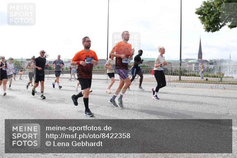 29.06.2025 - hella hamburg halbmarathon Lena Gebhardt http://msf.ph/oto/8422358 29.06.2025 10:18:44 Lombardsbrücke 14247, 760, 4802, 14967, 1234, 1349, 1521, 1820, 2096, 2335, 2703, 2781, 2821, 3026, 3202, 3482, 3529, 3591, 3592, 3631, 4123, 4383, 4710, 4718, 4738, 4802, 4845, 5049, 5264, 5266, 5834, 5909, 5910, 6194, 6332, 6413, 6533, 6736, 7051, 7121, 7160, 7214, 7252, 7454, 8341, 8665, 8780, 9222, 9270, 9272, 9276, 9505, 9549, 9586, 9658, 9748, 9834, 10037, 10172, 10467, 10502, 10659, 10687, 10816, 12541, 12548, 12552, 12703, 13341 meine-sportfotos.de