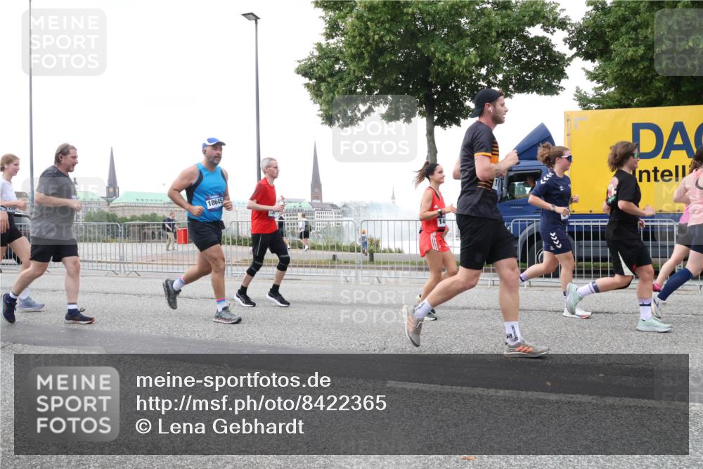 29.06.2025 - hella hamburg halbmarathon Lena Gebhardt http://msf.ph/oto/8422365 29.06.2025 10:52:48 Lombardsbrücke 18645, 13, 1369, 1826, 2146, 2291, 2362, 2420, 2528, 2701, 2983, 2988, 3140, 3227, 3645, 3787, 4591, 4729, 5360, 6135, 6521, 6671, 7032, 7511, 7681, 7735, 7737, 7812, 8641, 9068, 9070, 9103, 9545, 9731, 10055, 10080, 10392, 10417, 10568, 10600, 10879, 10928, 10981, 11084, 11297, 11520, 11524, 11919, 12127, 12128, 12546, 12994, 14009, 14765, 14807, 14977, 14979 meine-sportfotos.de