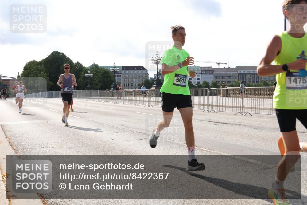 29.06.2025 - hella hamburg halbmarathon Lena Gebhardt http://msf.ph/oto/8422367 29.06.2025 09:42:40 Lombardsbrücke 11228, 5612, 1475, 2618, 5612, 7331, 7855, 9269, 10468, 11078, 11228, 12360, 13346, 13872, 13913, 14113, 14753, 14836, 15253, 16615, 17614, 18569, 18740, 19041, 19042, 19050, 19076, 19078 meine-sportfotos.de