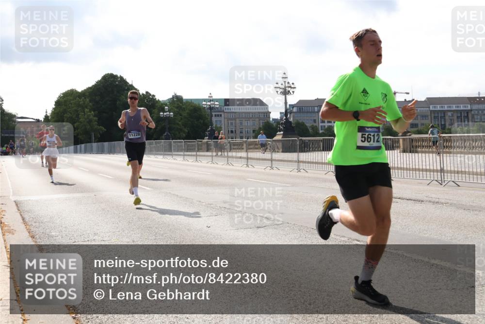 29.06.2025 - hella hamburg halbmarathon Lena Gebhardt http://msf.ph/oto/8422380 29.06.2025 09:42:40 Lombardsbrücke 11228, 5612, 2618, 5612, 7331, 7855, 9269, 10468, 11078, 11228, 12360, 13346, 13872, 13913, 14113, 14753, 14836, 15253, 16615, 17614, 18569, 18740, 19041, 19042, 19050, 19076, 19078 meine-sportfotos.de