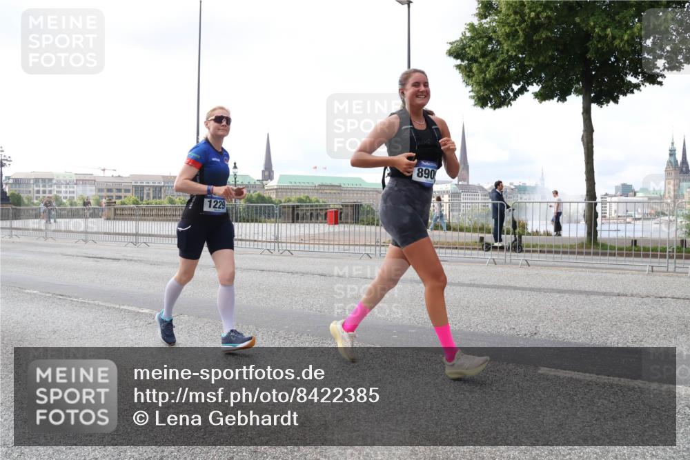 29.06.2025 - hella hamburg halbmarathon Lena Gebhardt http://msf.ph/oto/8422385 29.06.2025 10:05:58 Lombardsbrücke 1229, 890, 1229, 1448, 1830, 1842, 1936, 2471, 2540, 2624, 3062, 3461, 3929, 4169, 4542, 4782, 5431, 5762, 6014, 7138, 7741, 8051, 8316, 8894, 8909, 9339, 9361, 9477, 9736, 9737, 9738, 9917, 10343, 10781, 10791, 10998, 11958, 13042, 13054, 13481, 14369, 14465, 14642, 14987, 15229, 15766, 15772, 16441, 16687, 17239, 17731, 17740, 17746, 17885, 18768, 18857, 18966, 18973, 19248 meine-sportfotos.de