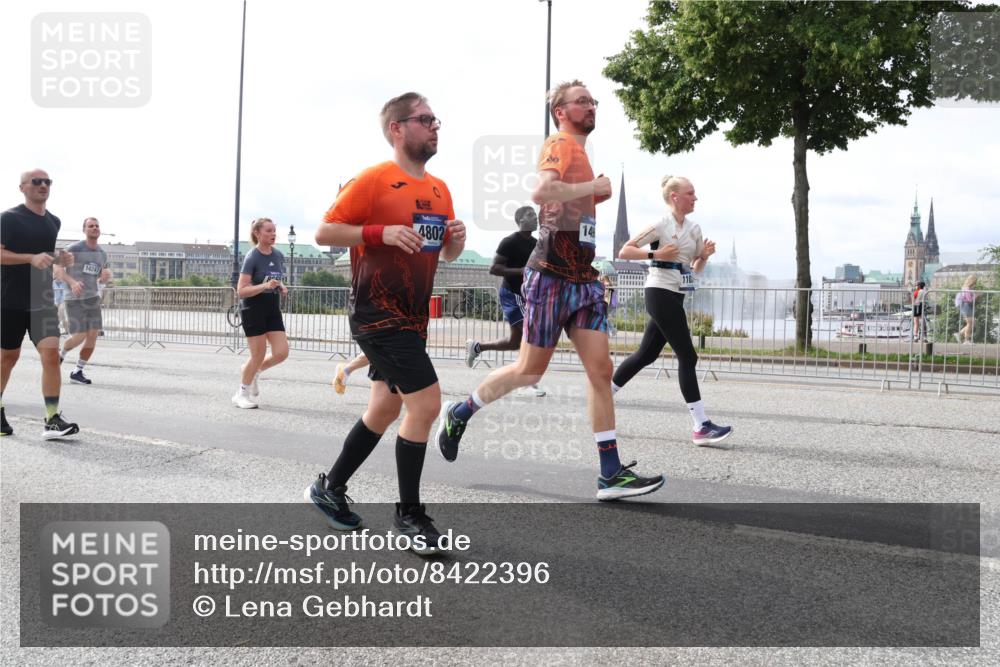 29.06.2025 - hella hamburg halbmarathon Lena Gebhardt http://msf.ph/oto/8422396 29.06.2025 10:18:45 Lombardsbrücke 14247, 4802, 14, 1234, 1349, 1521, 1820, 2096, 2335, 2703, 2781, 2821, 3026, 3105, 3202, 3529, 3591, 3592, 3631, 4123, 4383, 4710, 4718, 4802, 4845, 5049, 5264, 5266, 5323, 5834, 5909, 5910, 6194, 6332, 6413, 6533, 6736, 7051, 7121, 7160, 7214, 7252, 7454, 8341, 8665, 8780, 9222, 9270, 9272, 9276, 9505, 9549, 9586, 9658, 9748, 9757, 9834, 10037, 10172, 10467, 10502, 10659, 10687, 10816, 12541, 12548, 12552, 12703, 13341 meine-sportfotos.de