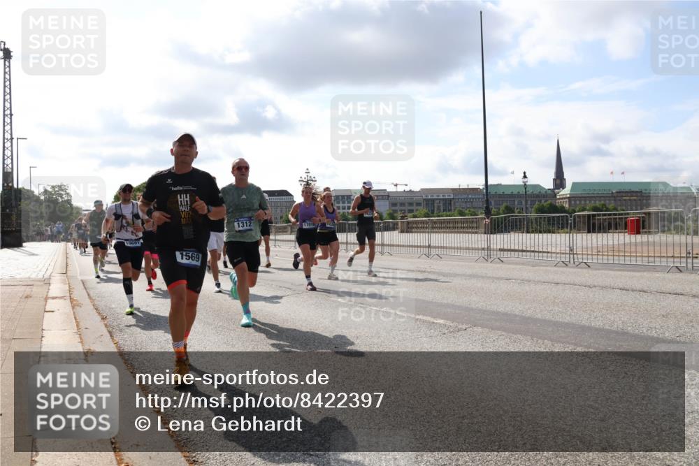 29.06.2025 - hella hamburg halbmarathon Lena Gebhardt http://msf.ph/oto/8422397 29.06.2025 09:51:56 Lombardsbrücke 1569, 1312, 1057, 1312, 1353, 1520, 1569, 1570, 1604, 1631, 1763, 1903, 1920, 2653, 2880, 2972, 3437, 3697, 4297, 4634, 4759, 4843, 4865, 4991, 4999, 5014, 5047, 5129, 5231, 5336, 5375, 5410, 5690, 5987, 6373, 6490, 6700, 6705, 6711, 6770, 7092, 7105, 7185, 7363, 7710, 8074, 8346, 8359, 8564, 8871, 8900, 9114, 9358, 9364, 9547, 9659, 10319, 10375, 10480, 10669, 10691, 10934, 10978, 11021, 11417, 11714, 11821, 12438, 12623, 12711 meine-sportfotos.de
