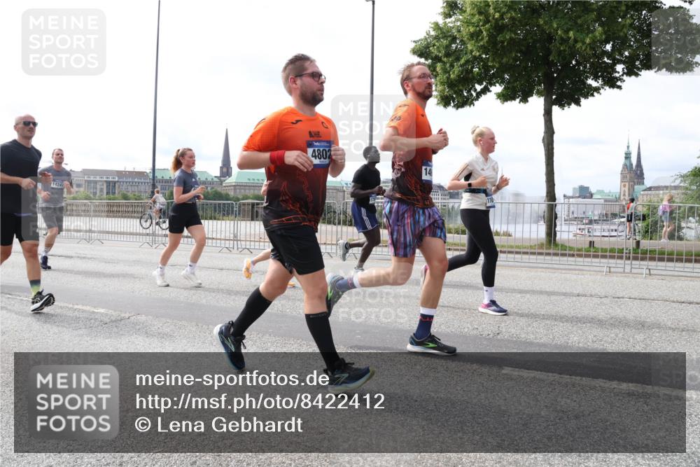 29.06.2025 - hella hamburg halbmarathon Lena Gebhardt http://msf.ph/oto/8422412 29.06.2025 10:18:45 Lombardsbrücke 14247, 4802, 20, 1234, 1349, 1521, 1820, 2096, 2335, 2703, 2781, 2821, 3026, 3105, 3202, 3529, 3591, 3592, 3631, 4123, 4383, 4710, 4718, 4802, 4845, 5049, 5264, 5266, 5323, 5834, 5909, 5910, 6194, 6332, 6413, 6533, 6736, 7051, 7121, 7160, 7214, 7252, 7454, 8341, 8665, 8780, 9222, 9270, 9272, 9276, 9505, 9549, 9586, 9658, 9748, 9757, 9834, 10037, 10172, 10467, 10502, 10659, 10687, 10816, 12541, 12548, 12552, 12703, 13341 meine-sportfotos.de